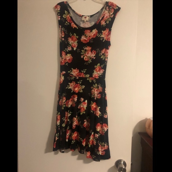Dresses & Skirts - LBD with roses